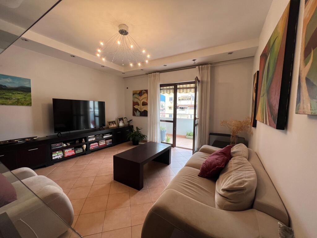 Super apartment at Komuna e Parisit