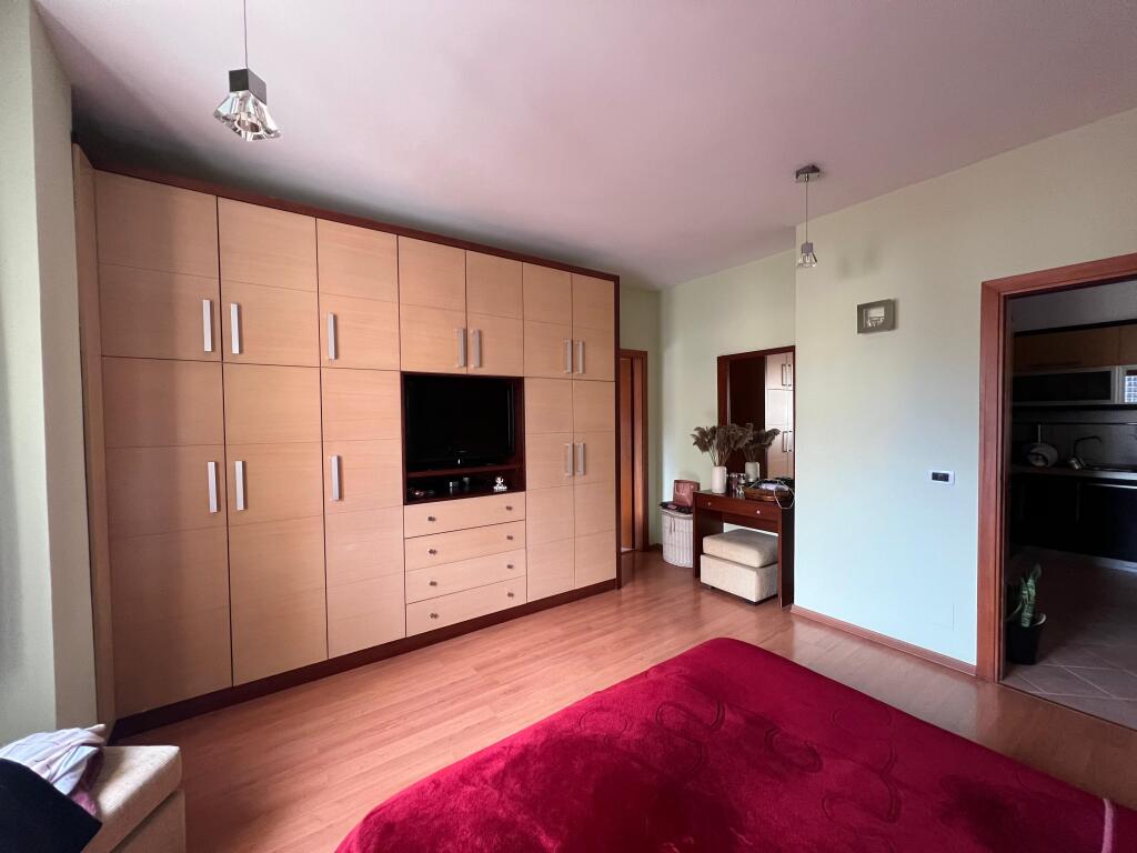 Super apartment at Komuna e Parisit