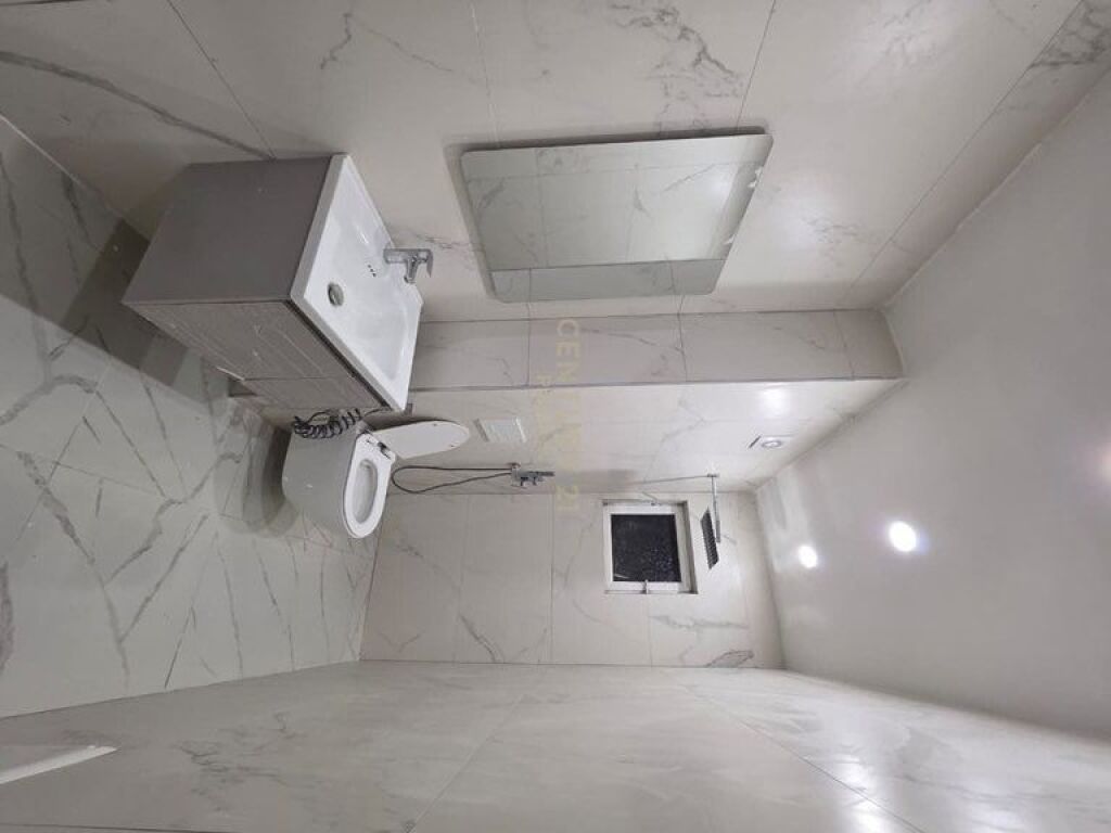 APARTAMENT 1+1+VERANDE, KOMUNA E PARISIT, PRANE LULISHTES 1 MAJI