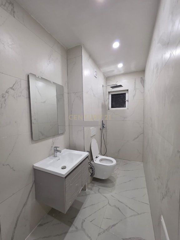 APARTAMENT 1+1+VERANDE, KOMUNA E PARISIT, PRANE LULISHTES 1 MAJI!