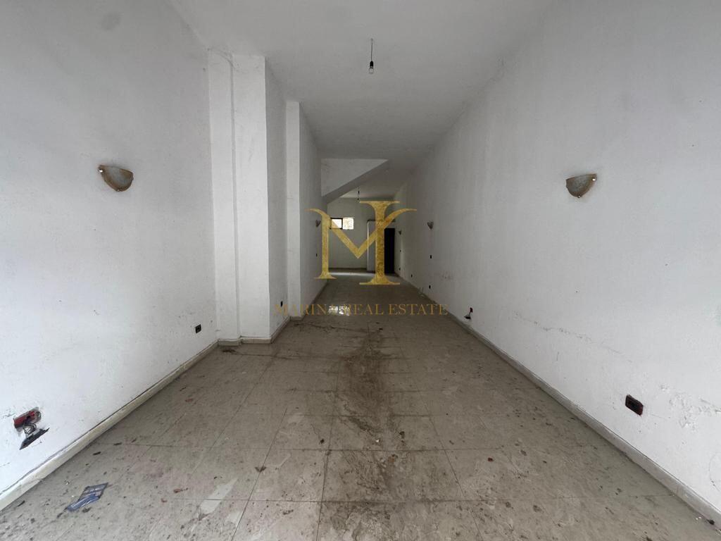 Shitet ambient komercial ne Plazh. Afer shkolla Bajram Curri