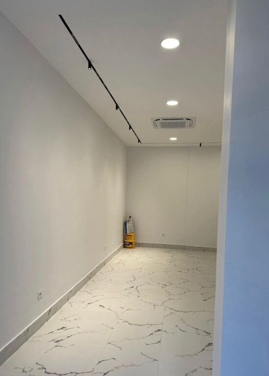 🏡 Locale commerciale in affitto presso Donika Center, Via Mine Peza!