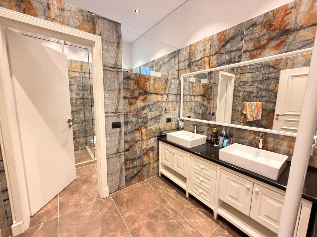 SHITET VILE UNIKE NE PETRELE !