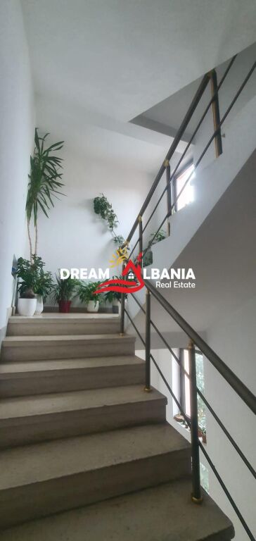 Apartament me qera 2+1+2+studio prane Fushes se Ali Demit ne Tirane (ID 4251433)