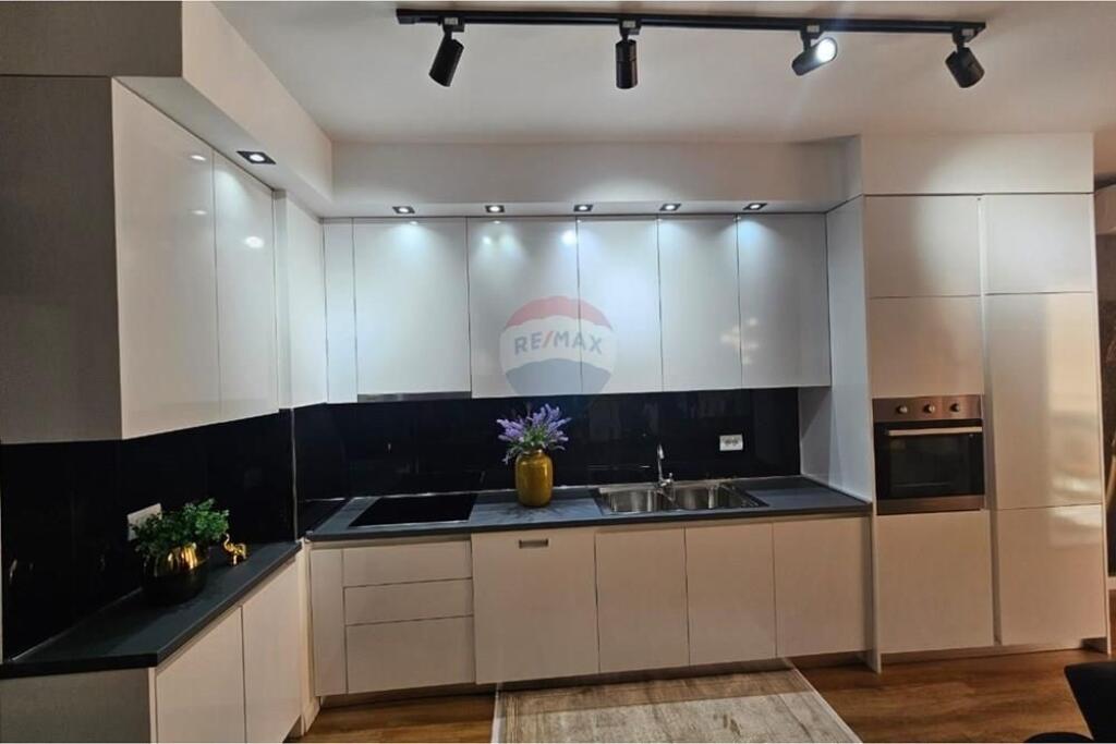 apartament me qira tek 21 dhjetori , prane mozaikut