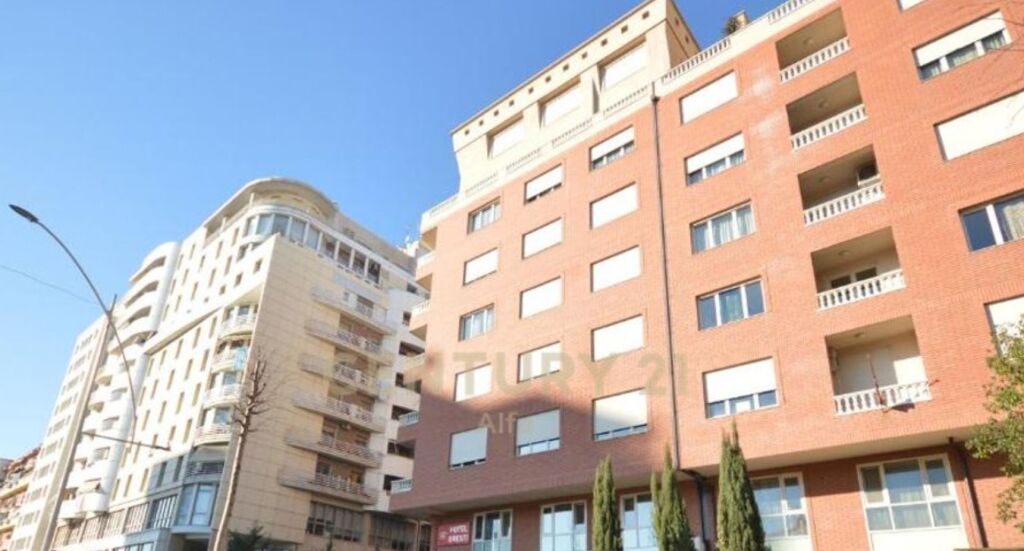 🌟 For Rent – Business Premises 185 m² with High Exposure (Center, Tirana)