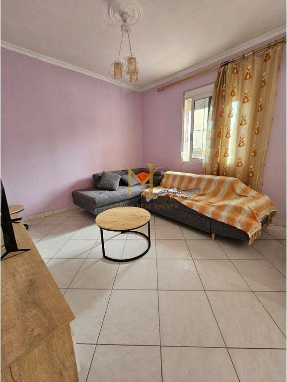 Shtepi me qera ne zonen e ish kenetes!