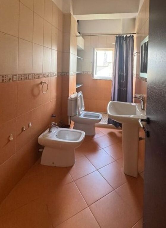 🌟 Zyre e Rehatshme 2+1 për Qira – Bllok, Tirane | Ideal për Jetë Urbane