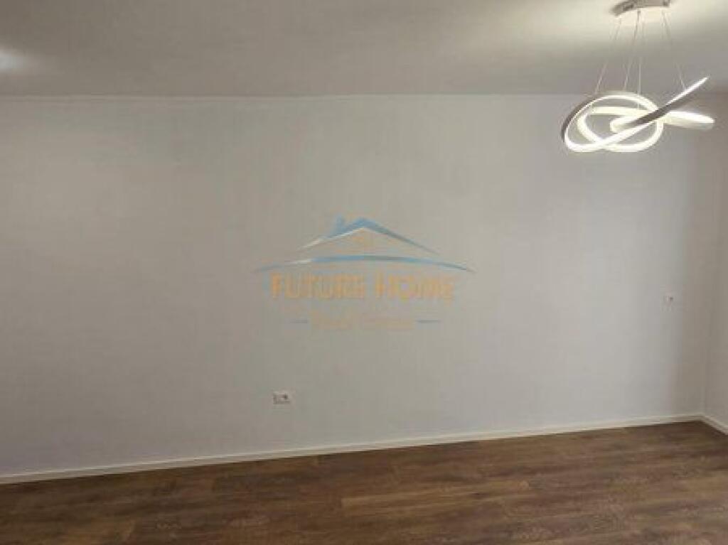 Shitet, Apartament 1+1+Depo, Rruga Kongresi i Lushnjes, Tirane.