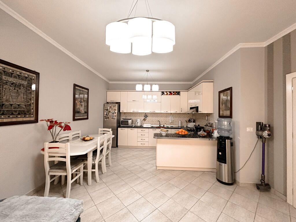 Shitet apartament 2+1 te Liqeni i Thatë, Tiranë