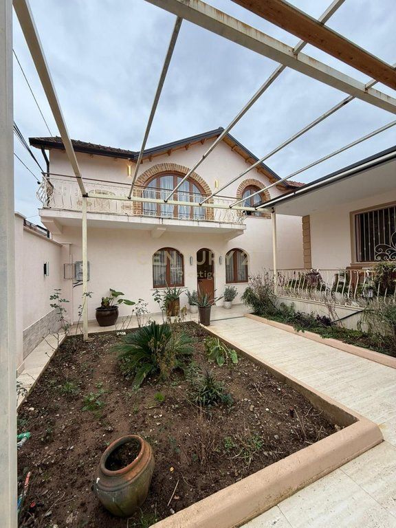 VILLA IN AFFITTO, SITUATA NELLA ZONA DI XHAMLLIK, TIRANA!