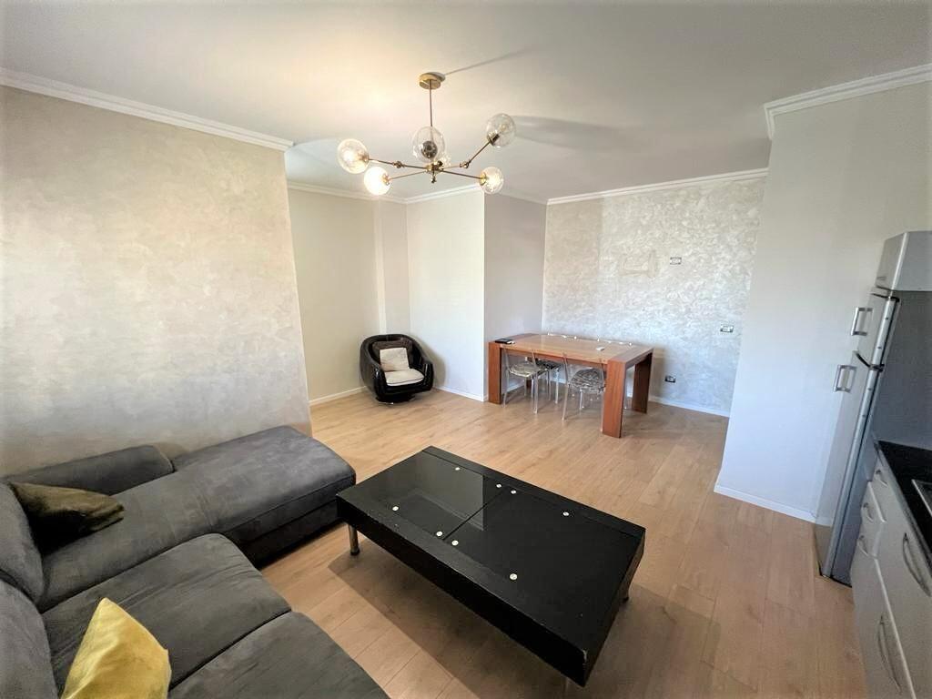 Appartamento 2+1 in vendita in Via Durazzo, vicino al Mosaico di Tirana. ID D8142A21