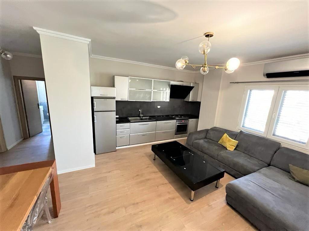 Appartamento 2+1 in vendita in Via Durazzo, vicino al Mosaico di Tirana. ID D8142A21