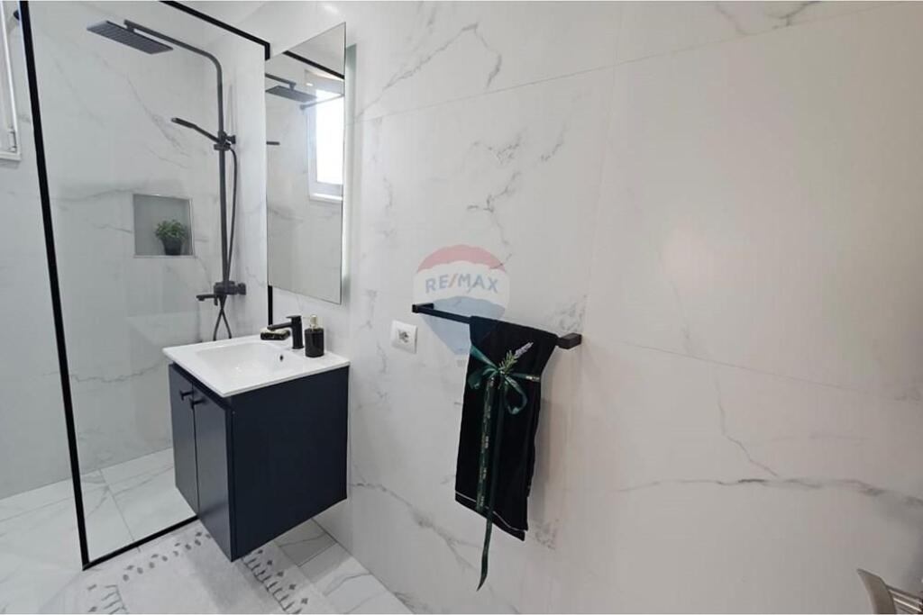 Luxurious 1+1 Apartment for Rent near the Mosaic of Tirana, Naim Frasheri Street