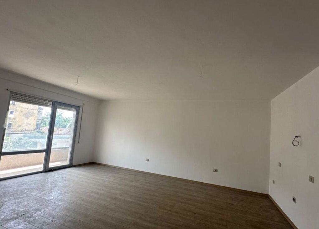 ✨ Appartamento 2+1+2 in vendita – Xhamllik, Tirana | Spazio Ampio