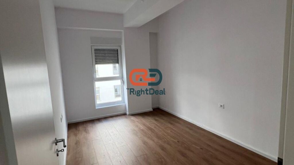Tek Kompleksi Kaimi, Shitet Apartament 1+1 Me Planimetri Te Rregullt!