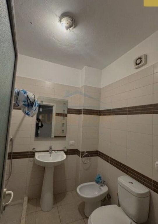 Shitet, Apartament 1+1, Kompleksi Kontakt, 21 Dhjetori , Tirane