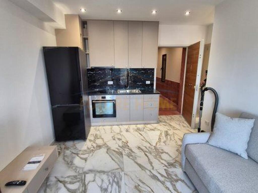 Shitet, Apartament 1+1,Qender, Tiranë.