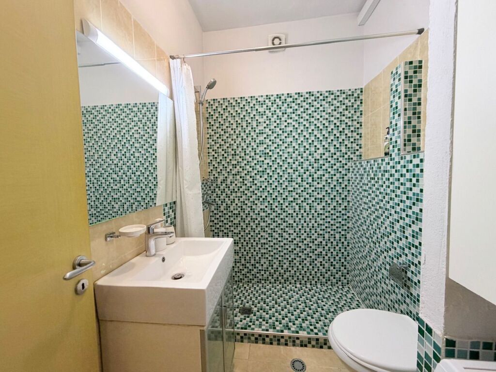 SHITET apartament 3+1 plot dritë tek HIPOTEKA e Tiranës