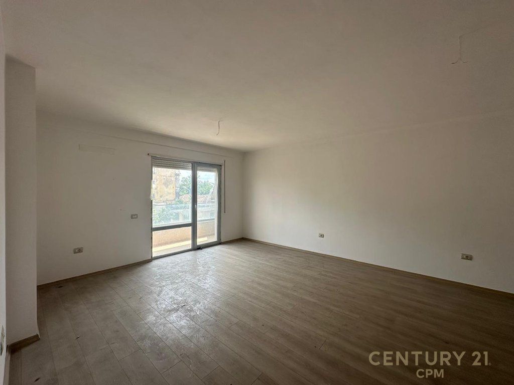 SHITET SUPER APARTAMENT 2+1+2 TEK XHAMLLIKU