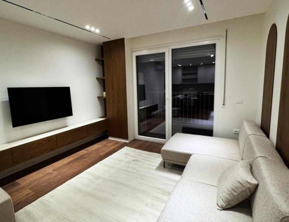 Apartament Me Qera 1+1 Ne Xhamllik (ID B2101465) Tirane