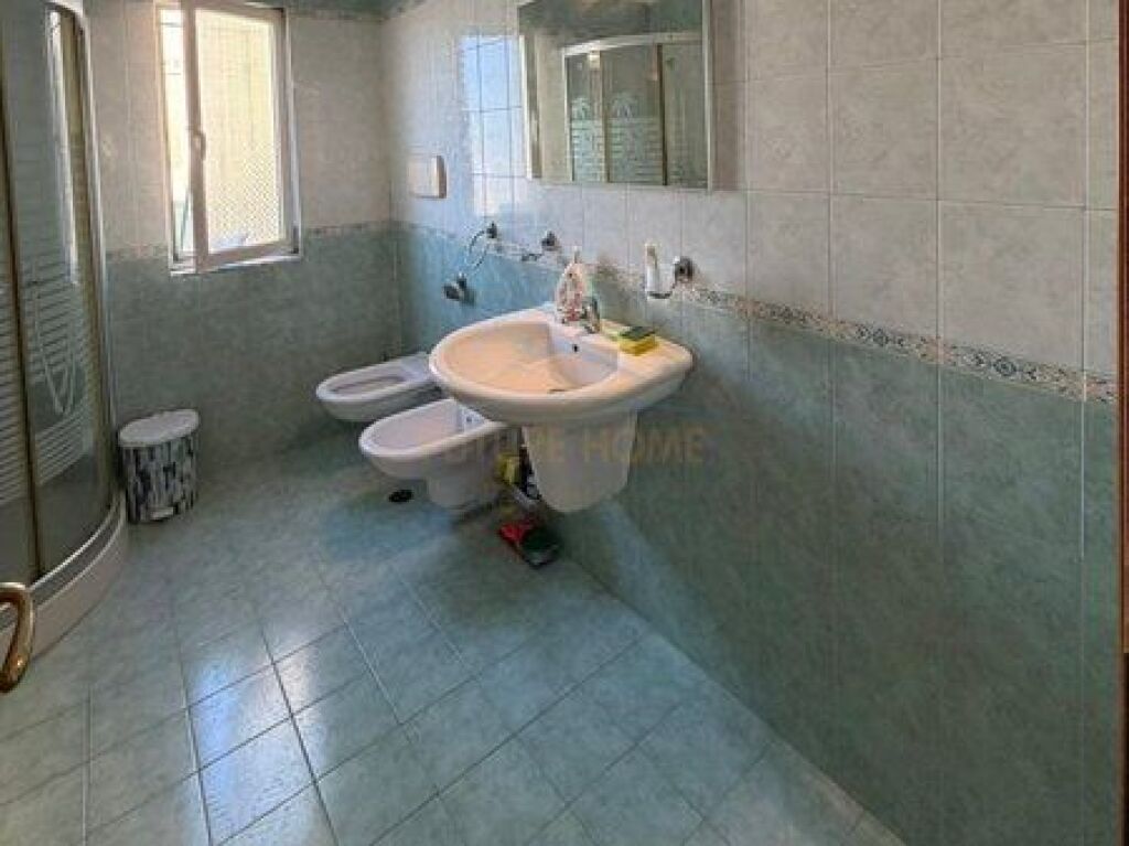 Shitet, Apartament 1+1, Ambasada Amerikane, Rruga e Elbasanit, Tiranë