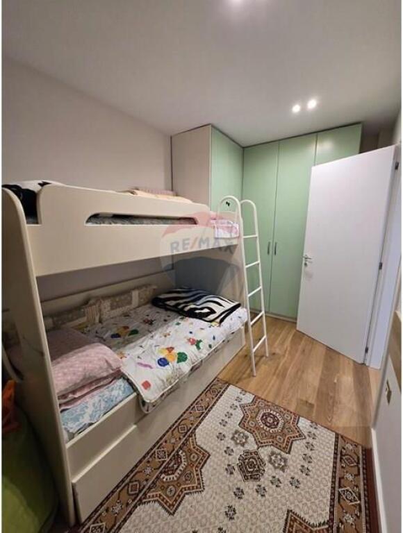 Apartament 3+1 me qera tek Selvia