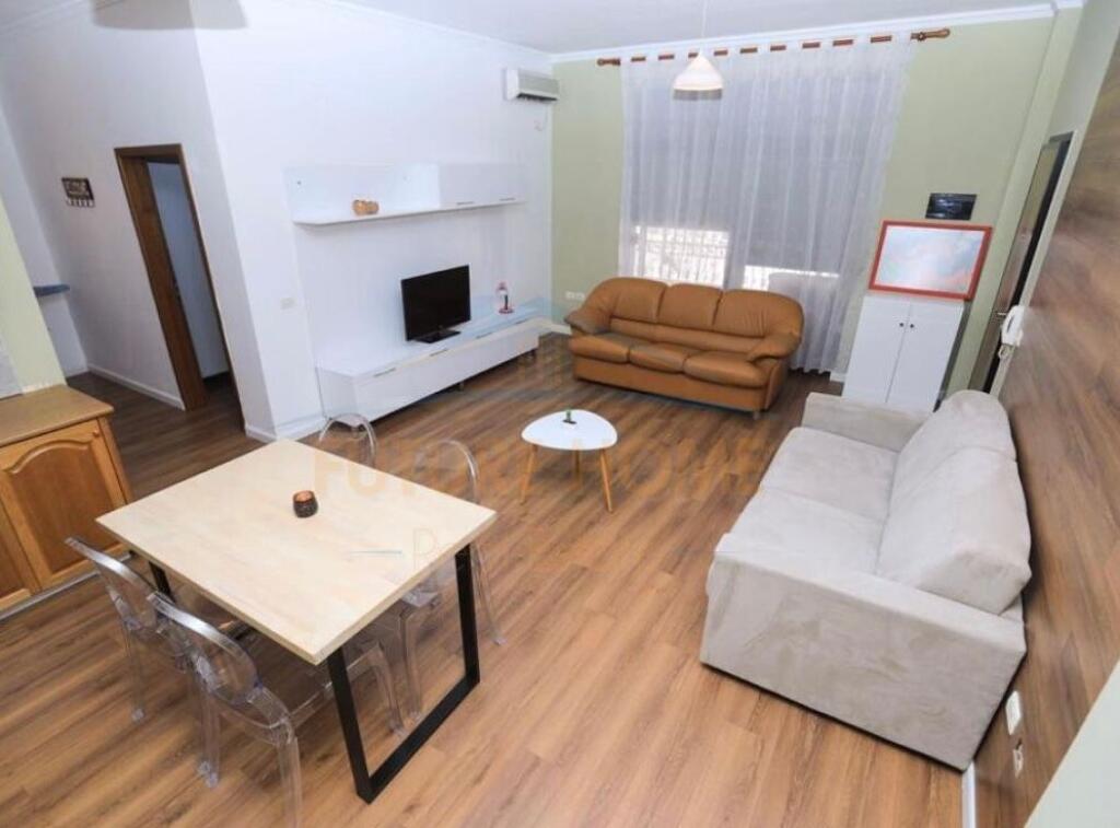 Qera, Apartament 1+1, Rruga e Barrikadave, Tiranë