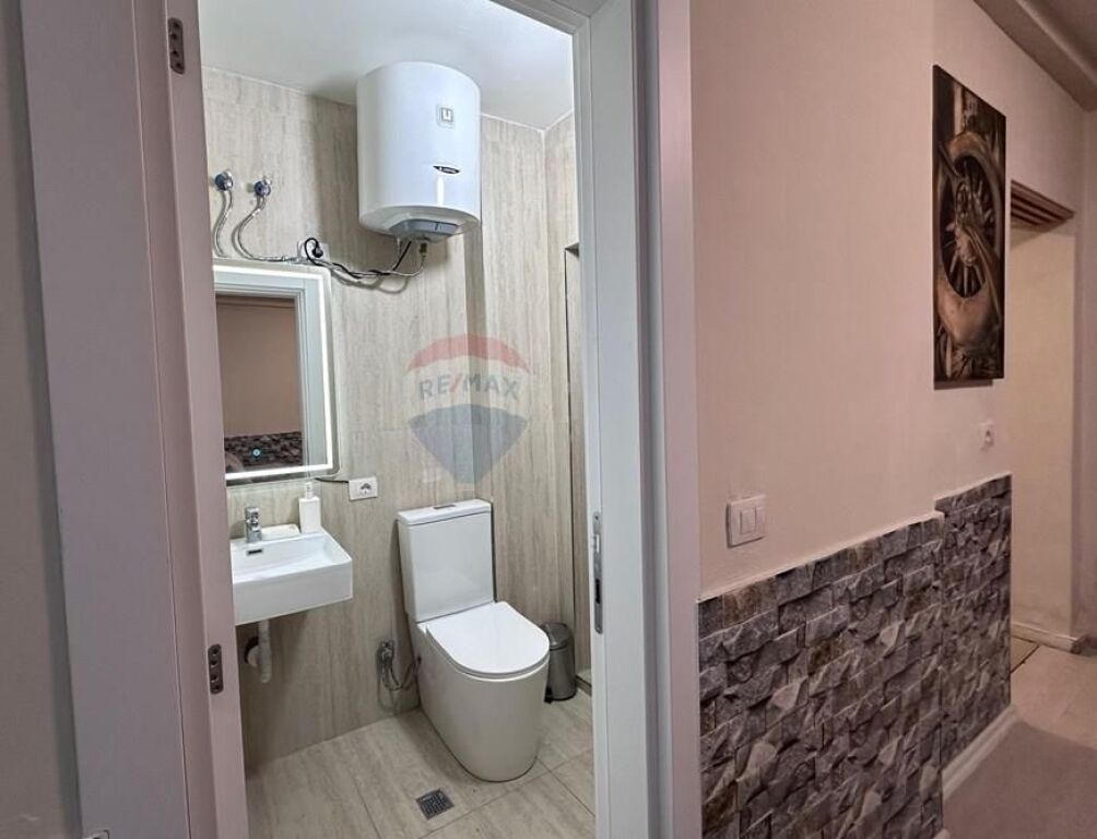 Jepet me qira apartament 2+1 + post parkimi!
