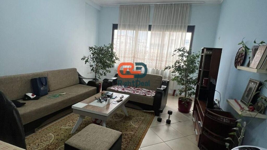 Ne Astir, Prane Vila L, Buze Rruges Kryesore, Shitet Apartament 1+1 Me Planimetri Perfekte!!
