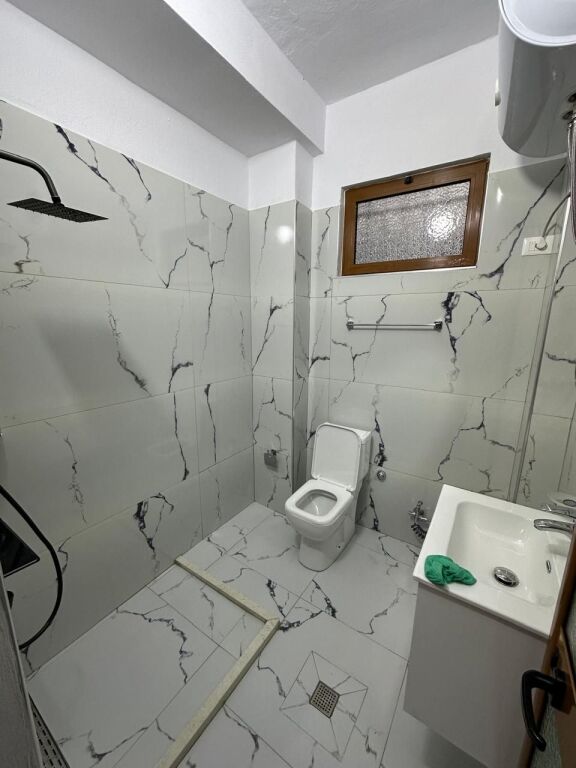 Apartament 1+1 me qera ne Ali Dem tek shkolla Kushtrimi i Lirise
