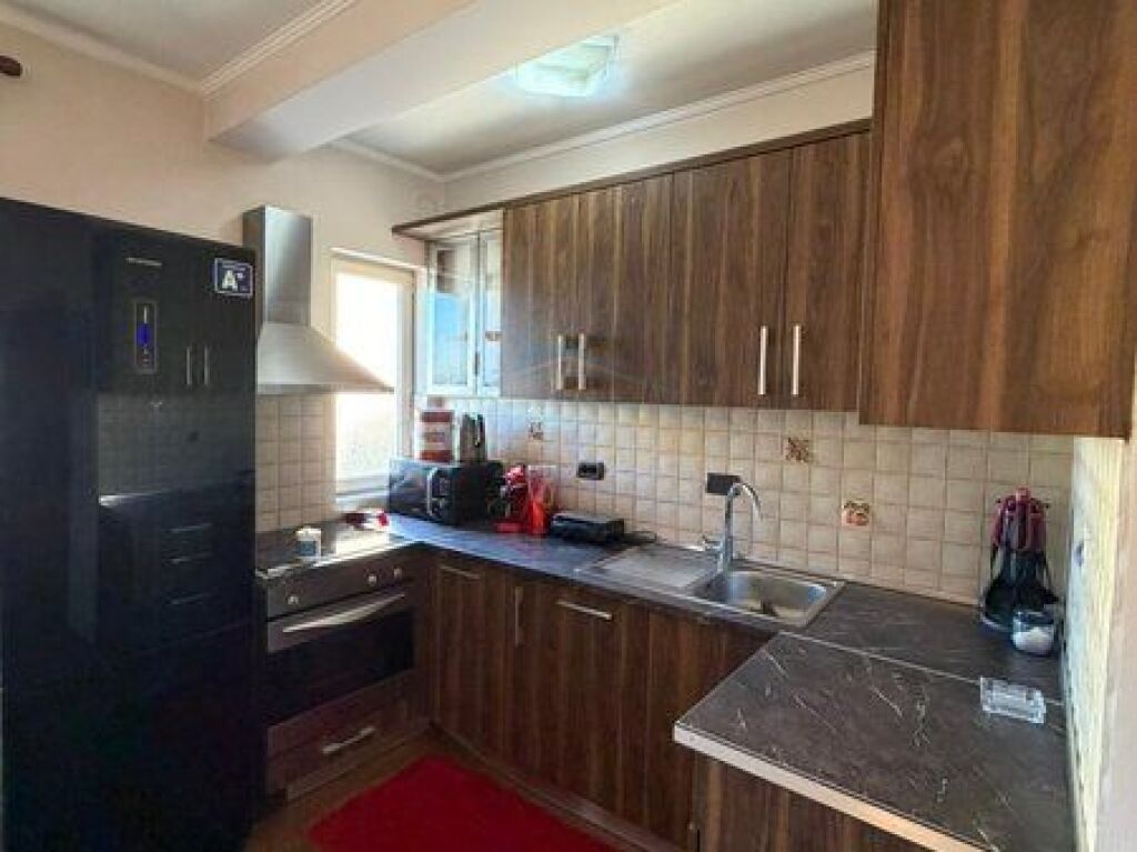 Shitet, Apartament 1+1, Ambasada Amerikane, Rruga e Elbasanit, Tiranë