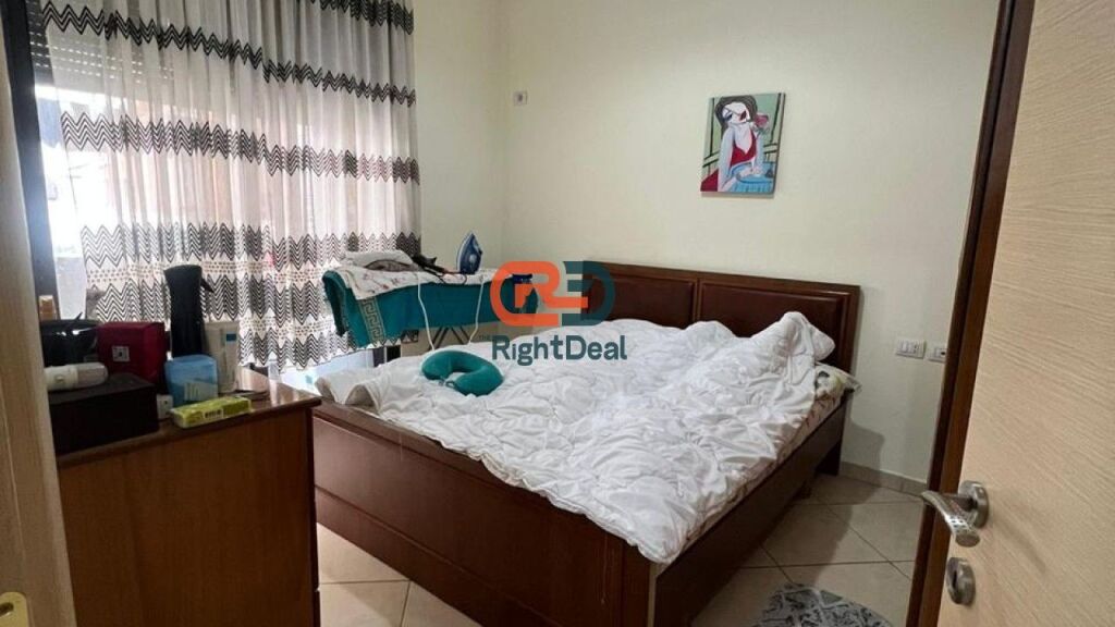 Ne Astir, Prane Vila L, Buze Rruges Kryesore, Shitet Apartament 1+1 Me Planimetri Perfekte!!