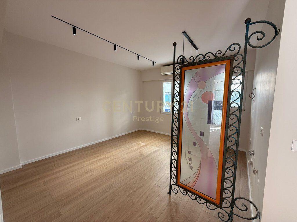 AMBIENT ZYRE ME QIRA, QENDER TEK PAZARI I RI MBI NEPTUN, TIRANE!