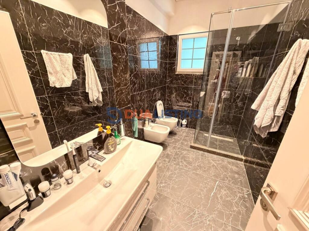 IN AFFITTO O IN VENDITA VILLA UNICA A PETRELE !