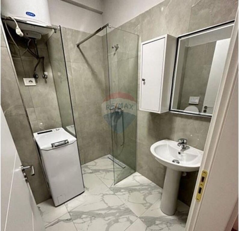 Ofrojme per qira apartament 1+1 ne zonen e Astirit, ne rezidencen Urban Gate