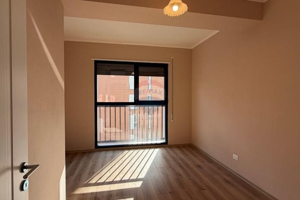 Bulevardi i Ri, jepet me qira 2+1+2