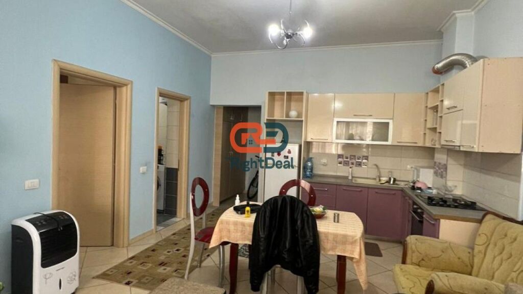 Ne Astir, Prane Vila L, Buze Rruges Kryesore, Shitet Apartament 1+1 Me Planimetri Perfekte!!