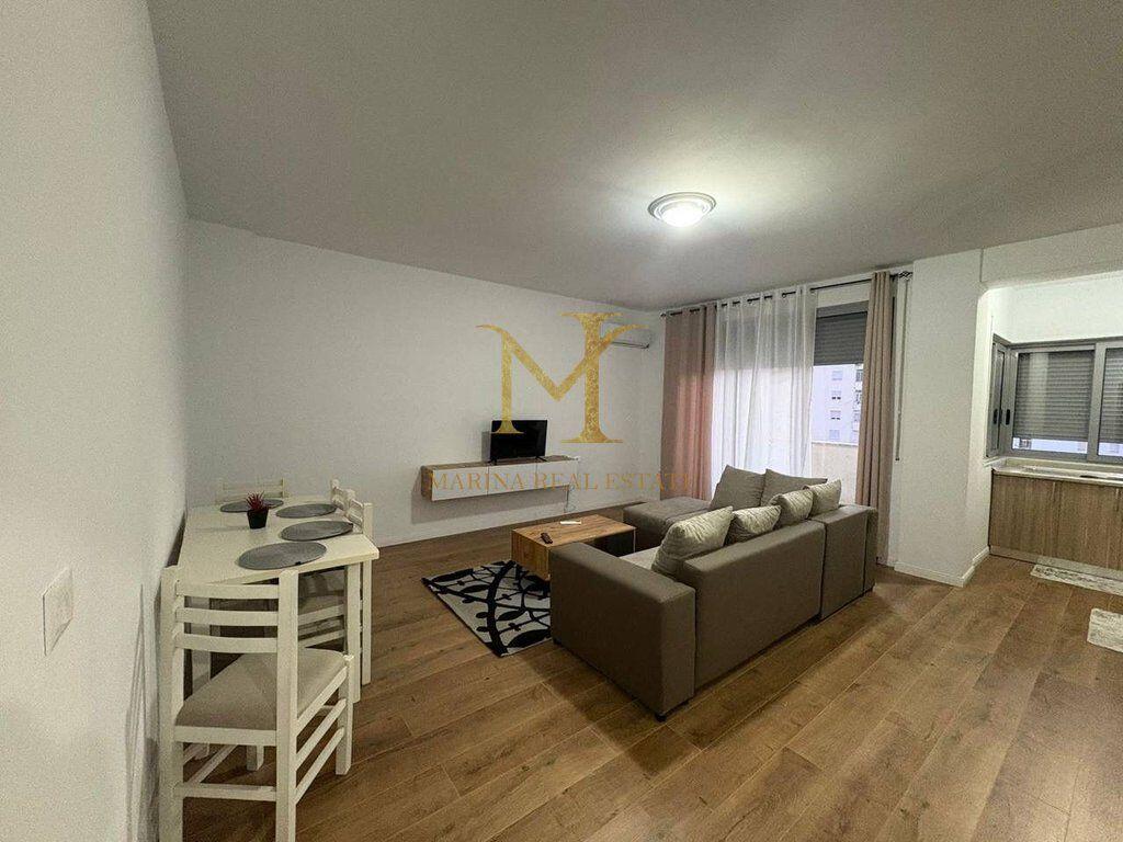 APARTAMENT 2+1 ME QERA ,PRANE URT NE DURRES!