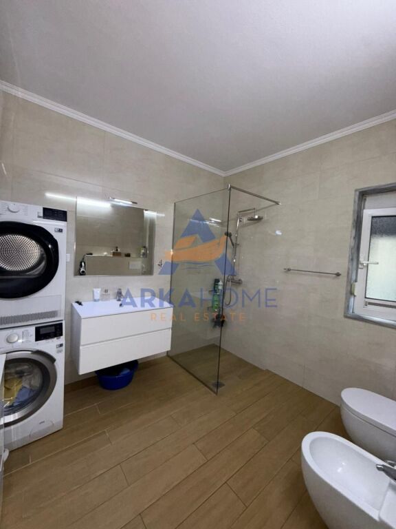 SHITET APARTAMENT 2+1+BALLKON+POST PARKIMI "PRANE PICERI ERA,BLLOK" 650.000 EURO