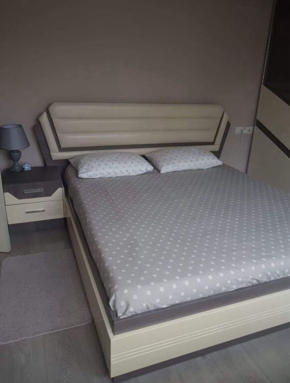 🏠 JEPET ME QIRA 1+1 – BULEVARDI I RI 📍 Rruga Jordan Misja💶 600 € / muaj