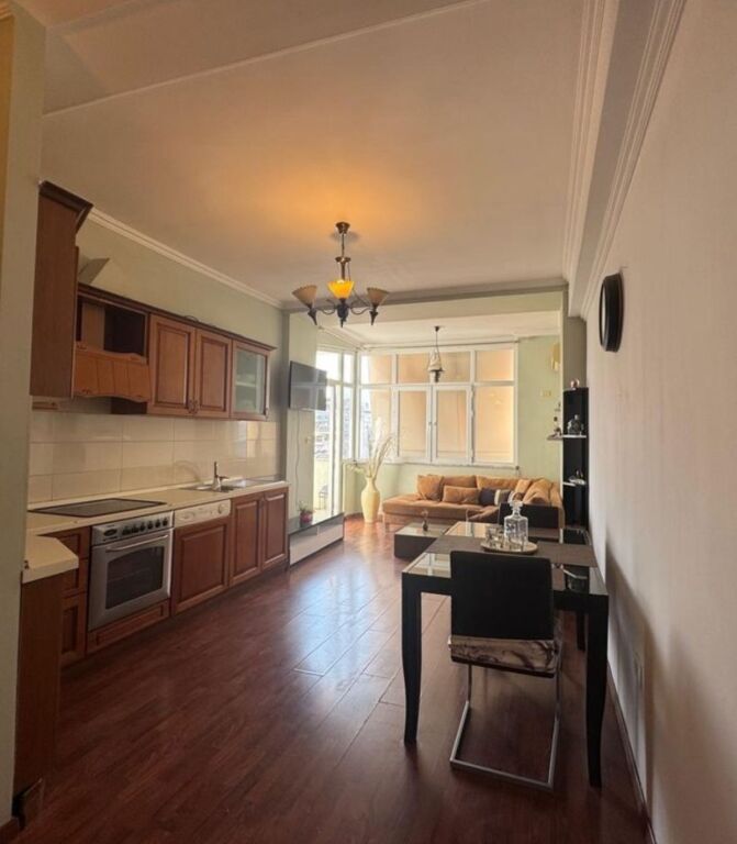 🌟 Zyre e Rehatshme 2+1 për Qira – Bllok, Tirane | Ideal për Jetë Urbane