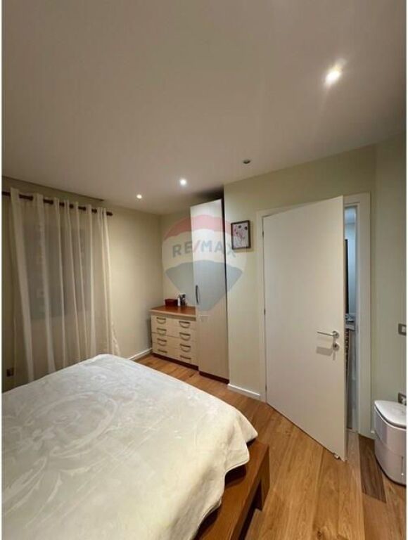 Apartment - For Rent - Pazari i Ri, Tirana