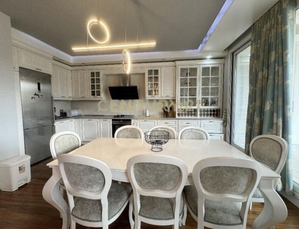 ✨ Jepet me Qira – Duplex 2+1+2 me Verandë tek Liqeni i Thatë