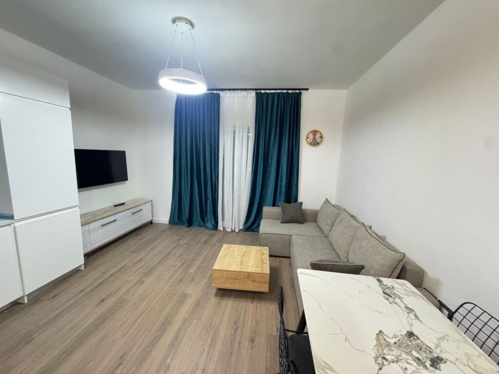 Shitet apartament 1+1 në Komunën e Parisit