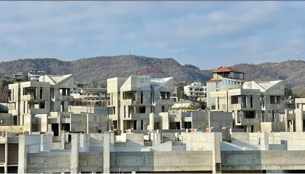 Vendesi in vendita 3+1+2 nell Green Valley Residence