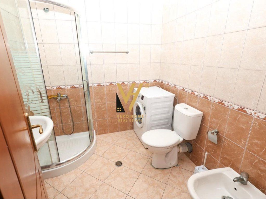 JEPET APARTAMENT 2+1 ME QERA TE KOPSHTI BOTANIK 100.000 LEKE