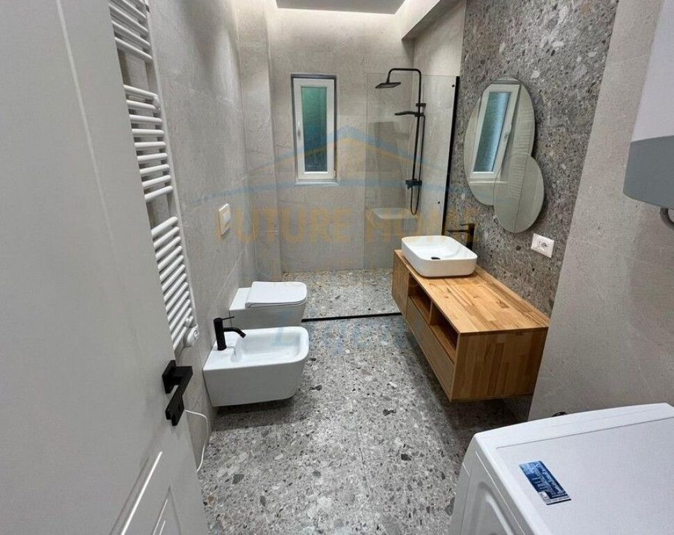 Affitto, Appartamento 2+1+2, Giardino Botanico, Tirana.