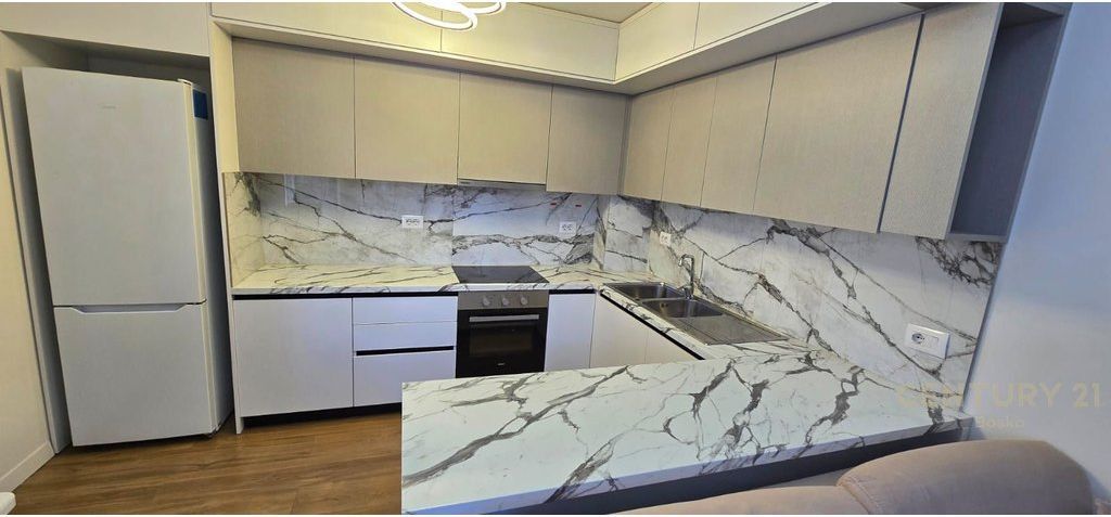 Appartamento 2+1 in affitto vicino a Square 21, in via Shefqet Musaraj.