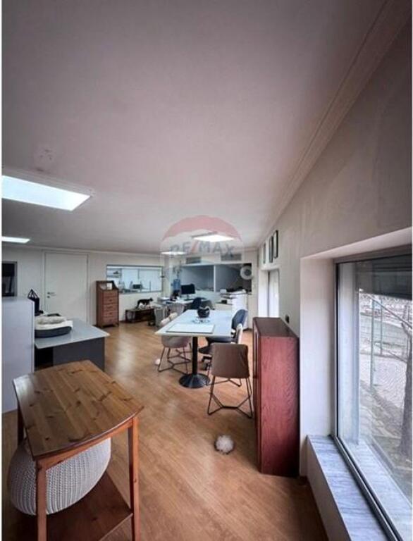 ISH PARKU, AMBIENTE COMMERCIALE IN VENDITA